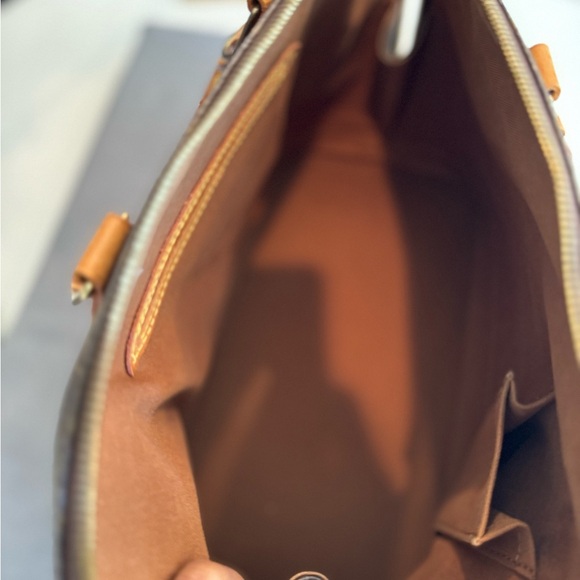 AUTHENTIC LOUIS VUITTON ALMA BAG
💕LOVE IT OR LEAVE IT💕JEBWA MYSTERY GAME - Picture 8 of 11